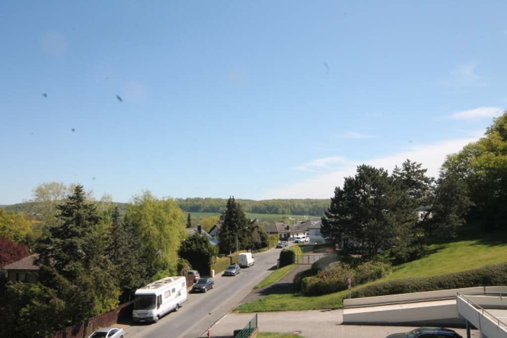 Immobilie in Buseck - 2-Zimmer-Wohnung mit Weitblick - 81 m² - großer Balkon - inkl. moderner EBK - ideal für Pendler - Bild 0