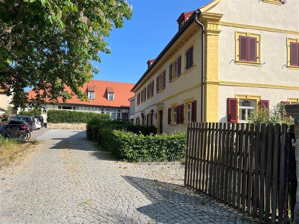 Immobilie in Stegaurach - Doppelhaushälfte mit Garten in umgebauten Gutshof zu verkaufen! - Bild 0