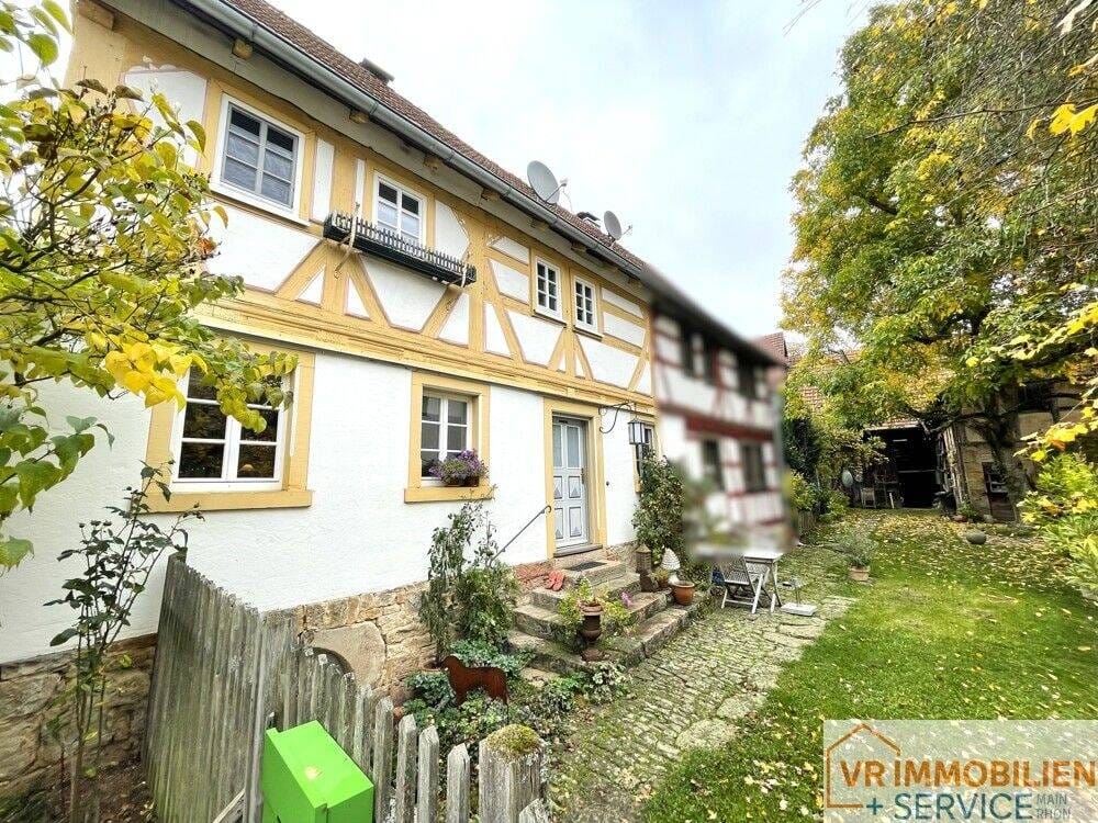 Immobilie in Oberelsbach - Vergangenheit bewahren und Zukunft genießen! Wohnhaus mit Scheune und Garten in 97656 Unterelsbach! - Bild 1