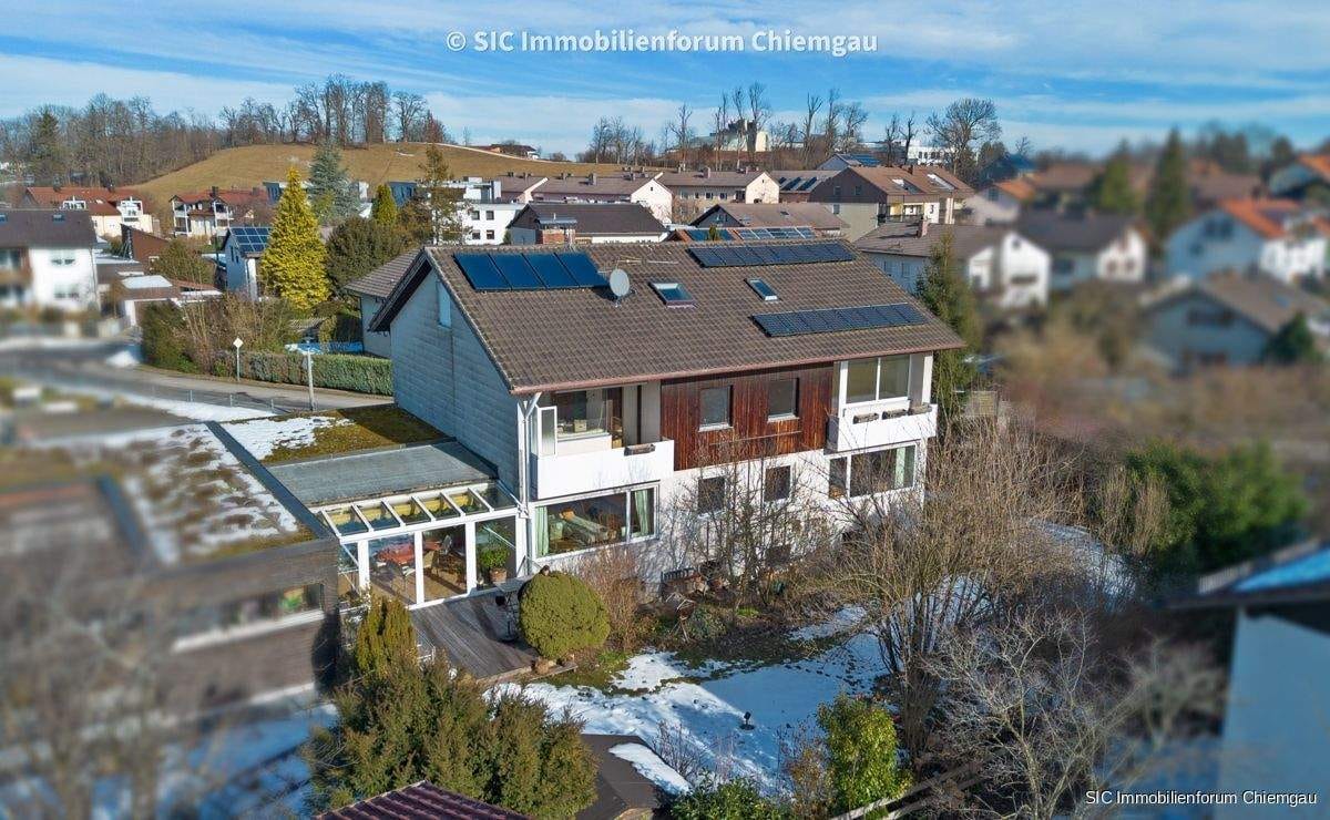 Immobilie in Traunstein - Eine Immobilie mit Potenzial!  Mehrfamilienhaus mit bis zu sechs Wohneinheiten  Nähe Guntramshügel - Bild 0