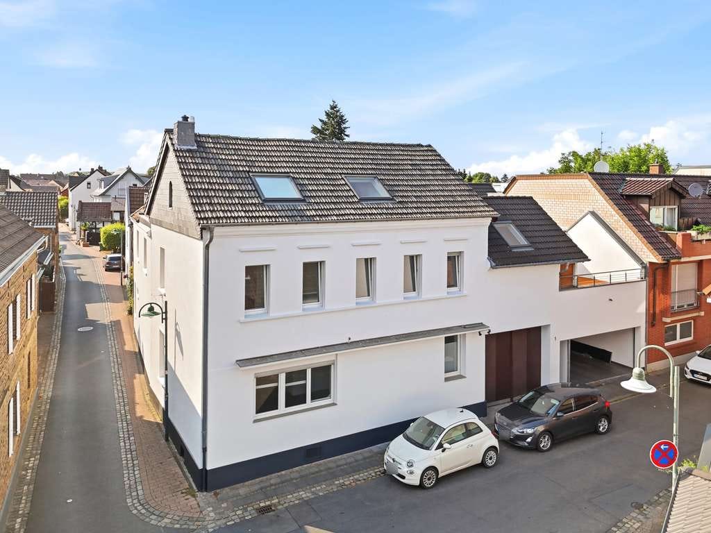 Immobilie in Niederkassel - Modernisierte Hofanlage mit 6 Einheiten in Rheinnähe- ideal für Eigennutzer & Investoren - Bild 1