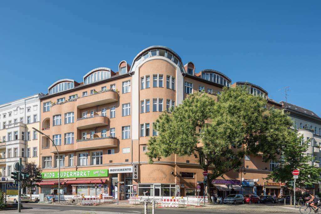 Immobilie in Berlin - Erstattung der Erwerbsnebenkosten: Vermietete 4-Zimmerwohnung mit Balkon im Graefekiez Kreuzberg - Bild 2