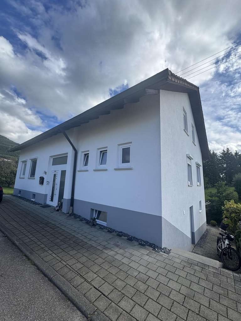 Immobilie in Wellendingen - Zweifamilienhaus mit Sauna und großem Grundstück in ruhiger Hanglage - Bild 2