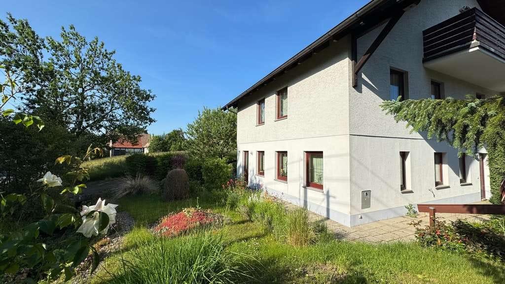 Immobilie in Tharandt - Helles, großes Einfamilienhaus mit Einliegerwohnung und Büro, Praxis oder Ferienwohnung - Bild 1