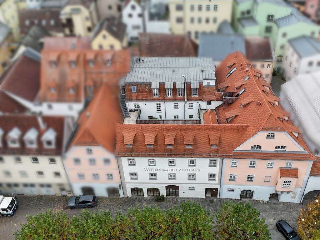 Immobilie in Vilshofen an der Donau - Traumhafte, sanierte ca. 165 m² große Penthouse-Maisonette-Wohnung im Zentrum von Vilshofen, Denkmal - Bild 0