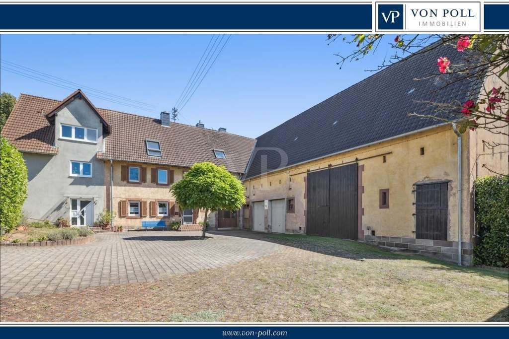 Immobilie in Mauschbach - Ehemaliger Bauernhof mit großem Wohnhaus, vielseitigen Nebengebäuden und großzügigem Grundstück - Bild 0