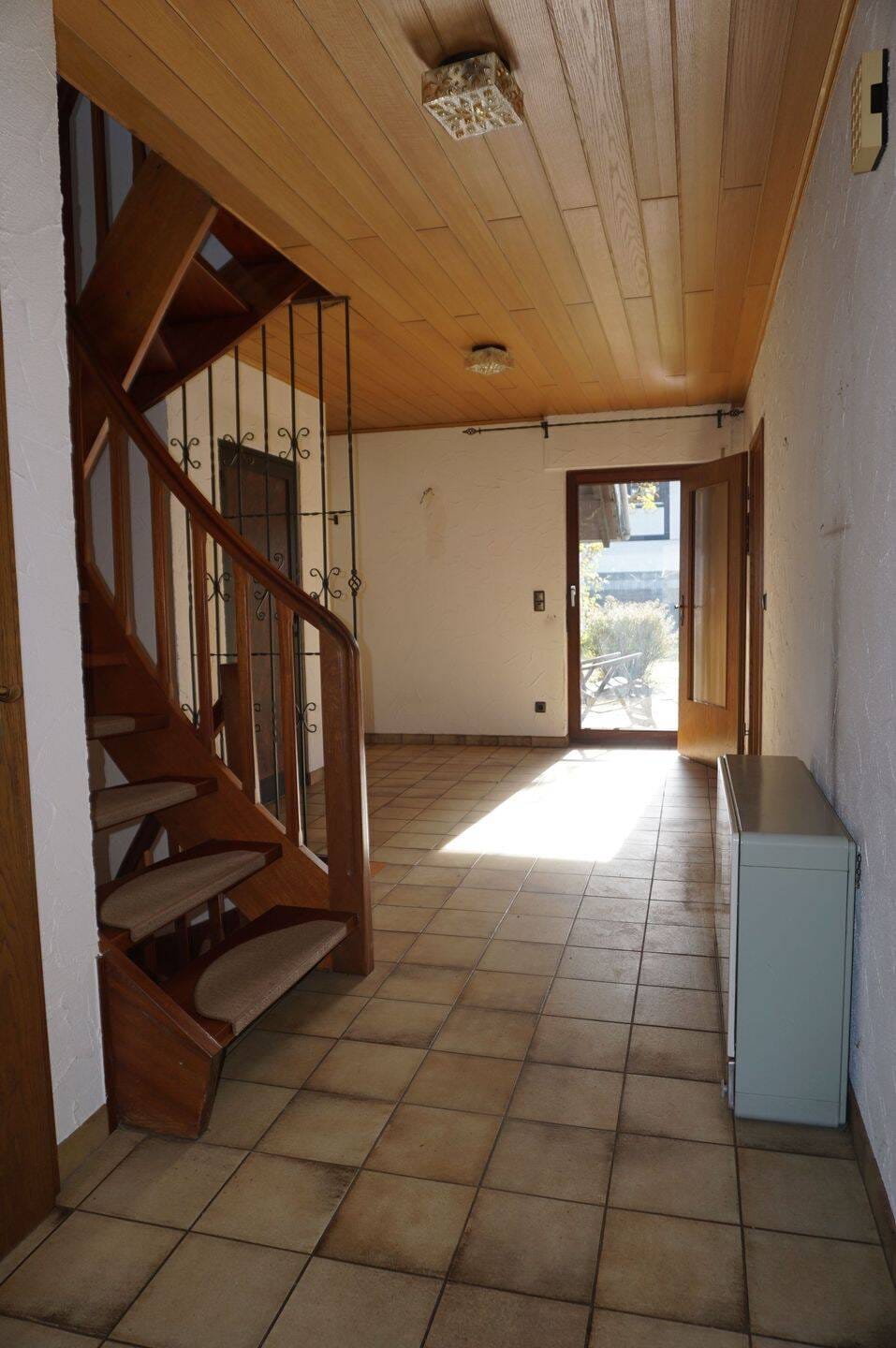 Immobilie in Kall - Kall im Naturpark Eifel, großzügiges Einfamilienhaus mit Einliegerwohnung in gepflegte Ruhiglage nahe Ortskern  - Bild 2
