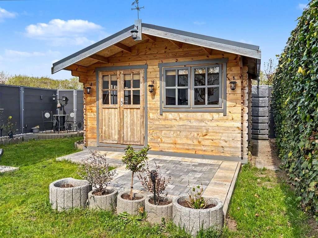 Immobilie in Stavenhagen - Gepflegtes Einfamilienhaus mit Einliegerwohnung, Garten und Garage am Rande von Stavenhagen - Bild 1