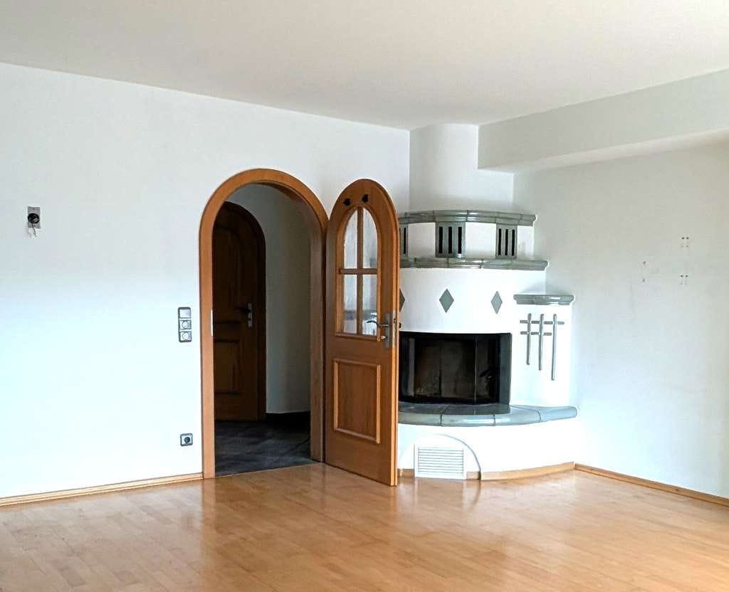 Immobilie in Dorfen - Großzügige 6-Zimmer-Maisonette mit Garten und Pool - Wohnen auf zwei Etagen wie im eigenen Haus - Bild 2