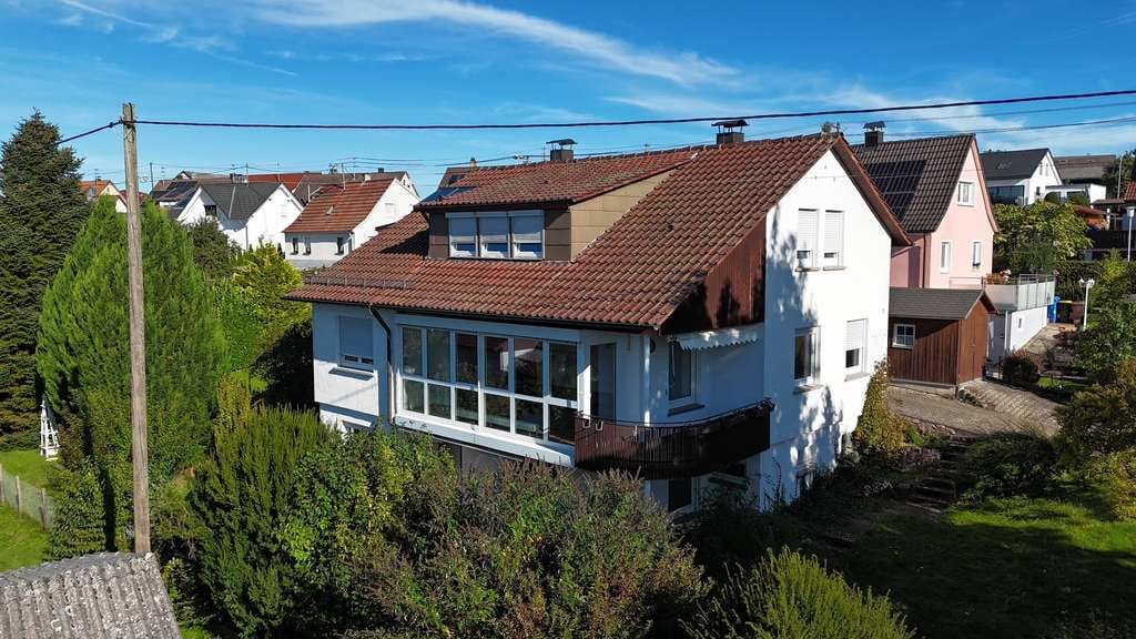 Immobilie in Sulz am Neckar - Einfamilienhaus mit unverbaubarem Südblick in Sulz-Schillerhöhe - Bild 1