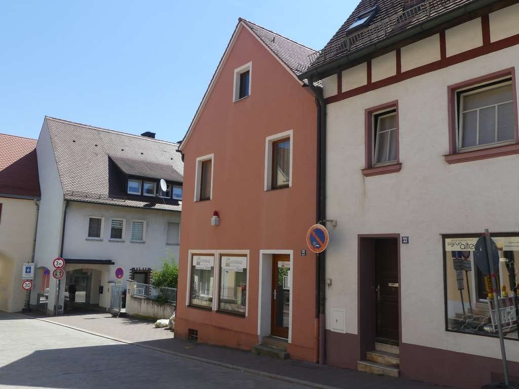 Immobilie in Heilsbronn - Haus mit Ladenfläche in Heilsbronn (Innenstadt)! Ladengeschäft vermietet! - Bild 1