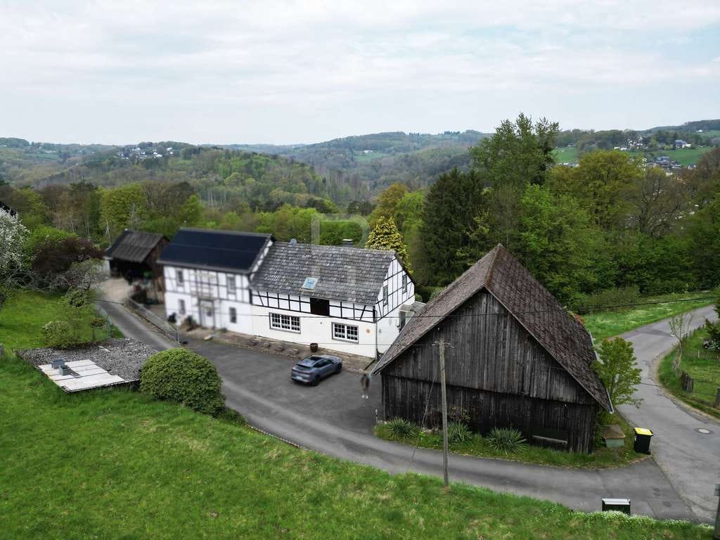 Immobilie in Overath - Ihr Traum vom Landleben: Fachwerkhaus mit Weiden und Scheune! - Bild 0