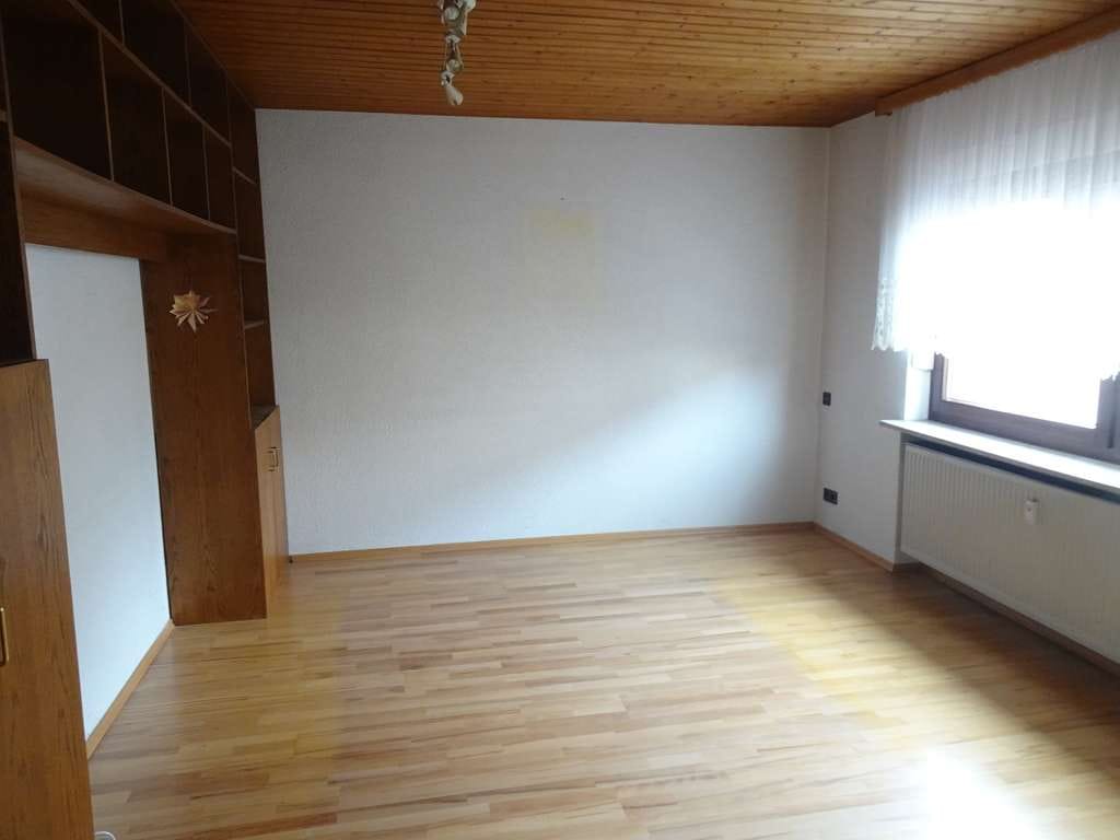 Immobilie in Mörlenbach - 2 - Familienhaus mit großer Garage und 2 Appartements - Bild 3