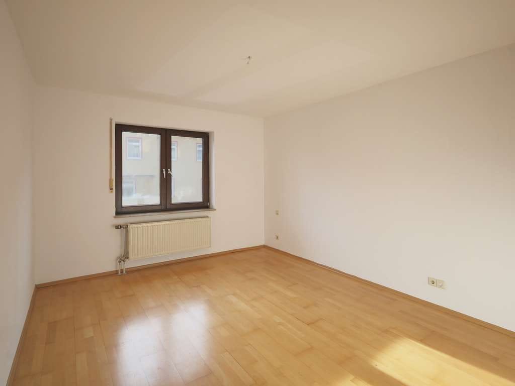 Immobilie in Schömberg - Gepflegte 3,5-Zimmer-Wohnung mit Südwest-Balkon und Aufzug - Bild 2