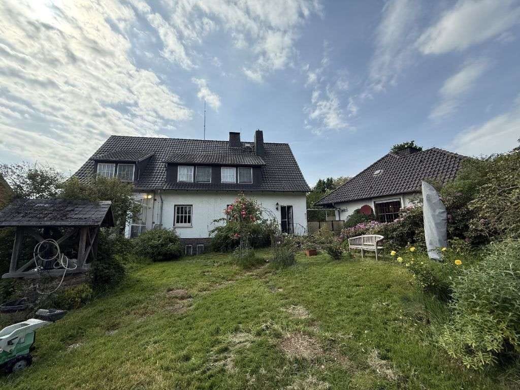 Immobilie in Rinteln - Zwei nebeneinanderliegende Wohnhäuser in Rinteln OT Krankenhagen  - Bild 0
