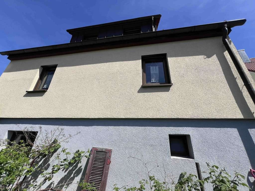 Immobilie in Lichtenwald - 73669 Lichtenwald: Hübsches Einfamilienhaus mit viel Platz, herrlicher Garten, 2 Garagen. Frei. - Bild 2