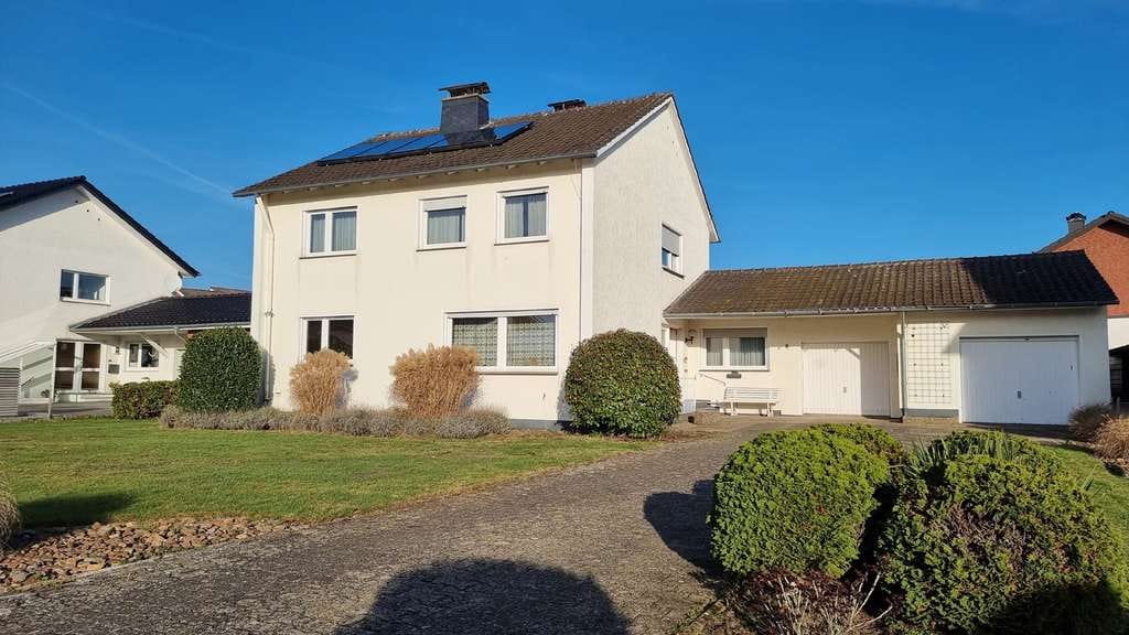 Immobilie in Verl - Solides Ein-/Zweifamilienhaus in ruhiger Lage von Verl-Sürenheide! - Bild 2
