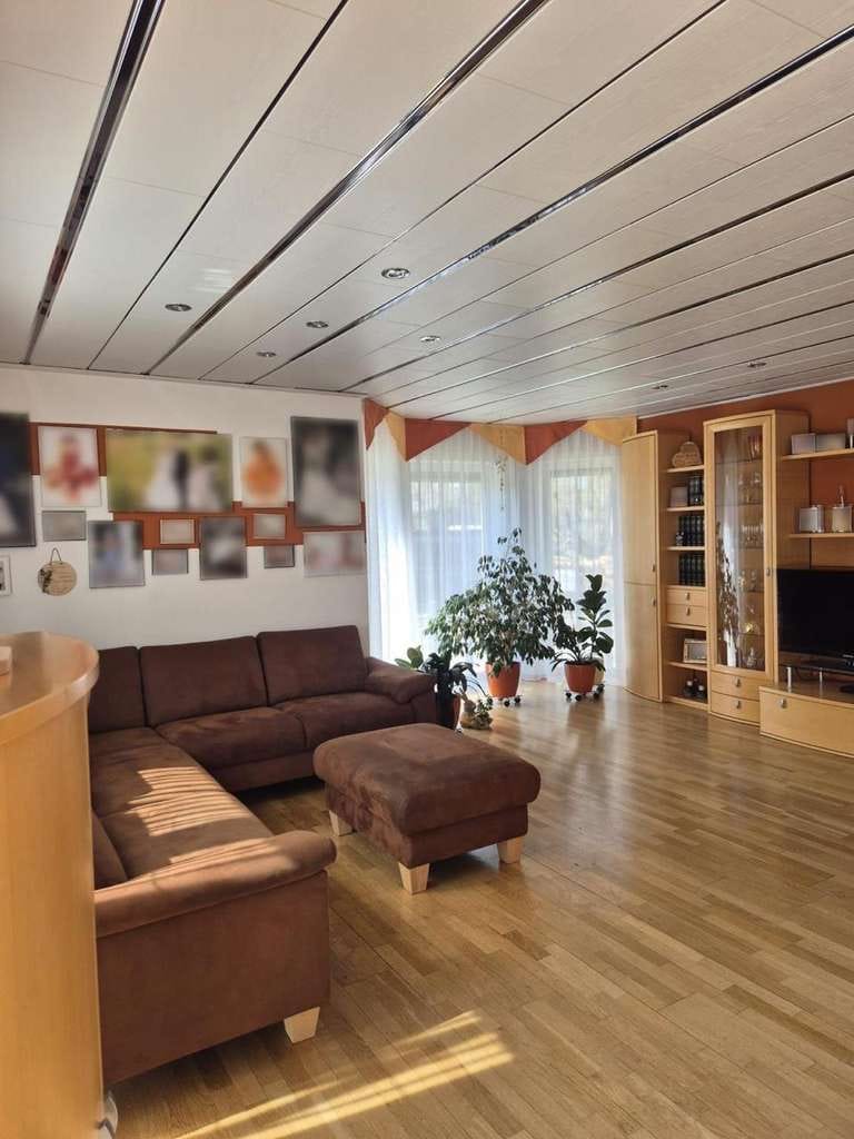 Immobilie in Meitingen - Charmantes Einfamilienhaus mit schönem Garten, Sauna und Doppelgarage in Ostendorf - Bild 3