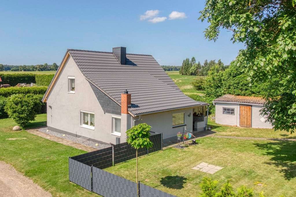Immobilie in Gültz - Naturgenuss: EFH inkl. Werkstatt mit großem Gartengrundstück in Feldrandlage - Bild 1