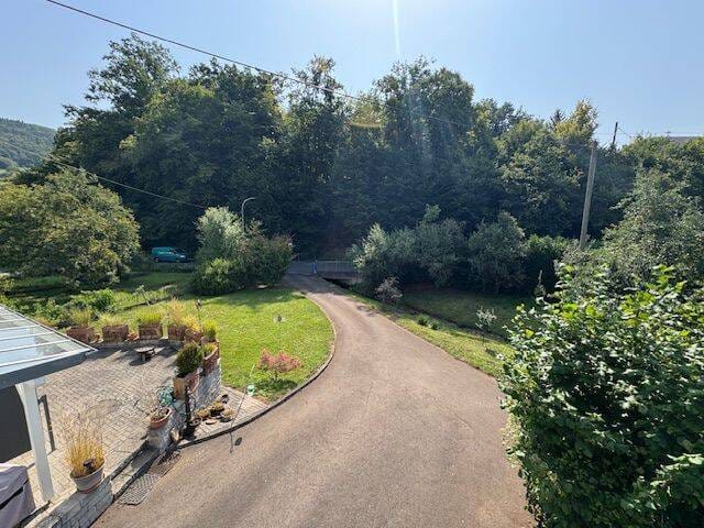 Immobilie in Theisbergstegen - Willkommen in Ihrem neuen Zuhause - Großzügiges 1- bis 2-Familienhaus mit Gartenidylle und Bachlauf - Bild 3