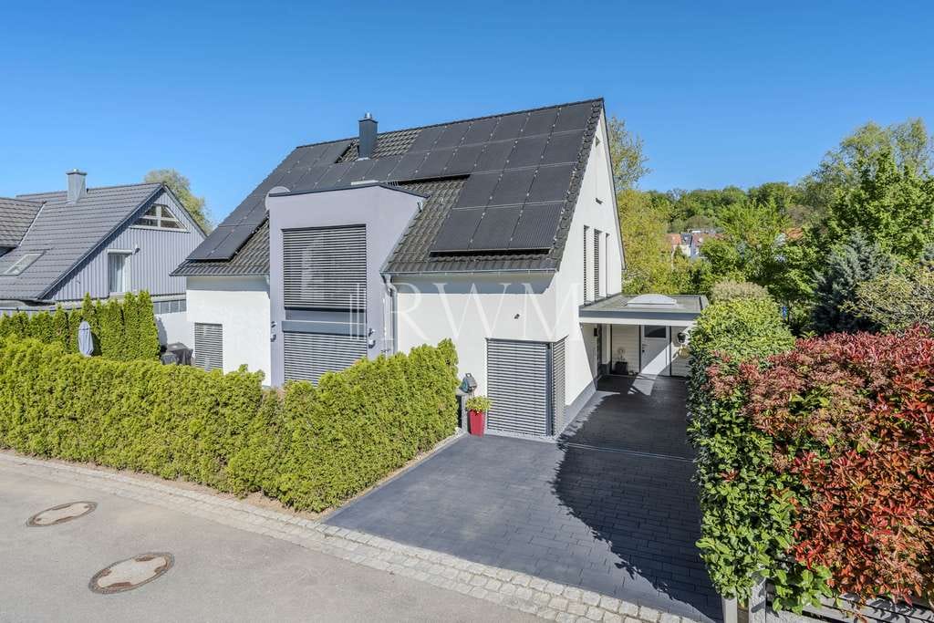 Immobilie in Großbettlingen - Exklusives Einfamilienhaus mit Pool, PV-Anlage und Wärmepumpe in Großbettlingen - Bild 0