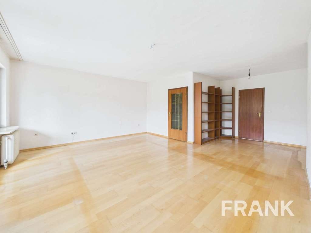 Immobilie in Plön - Reihenmittelhaus mit praktischer Grundrissstruktur und Modernisierungsspielraum - Bild 2