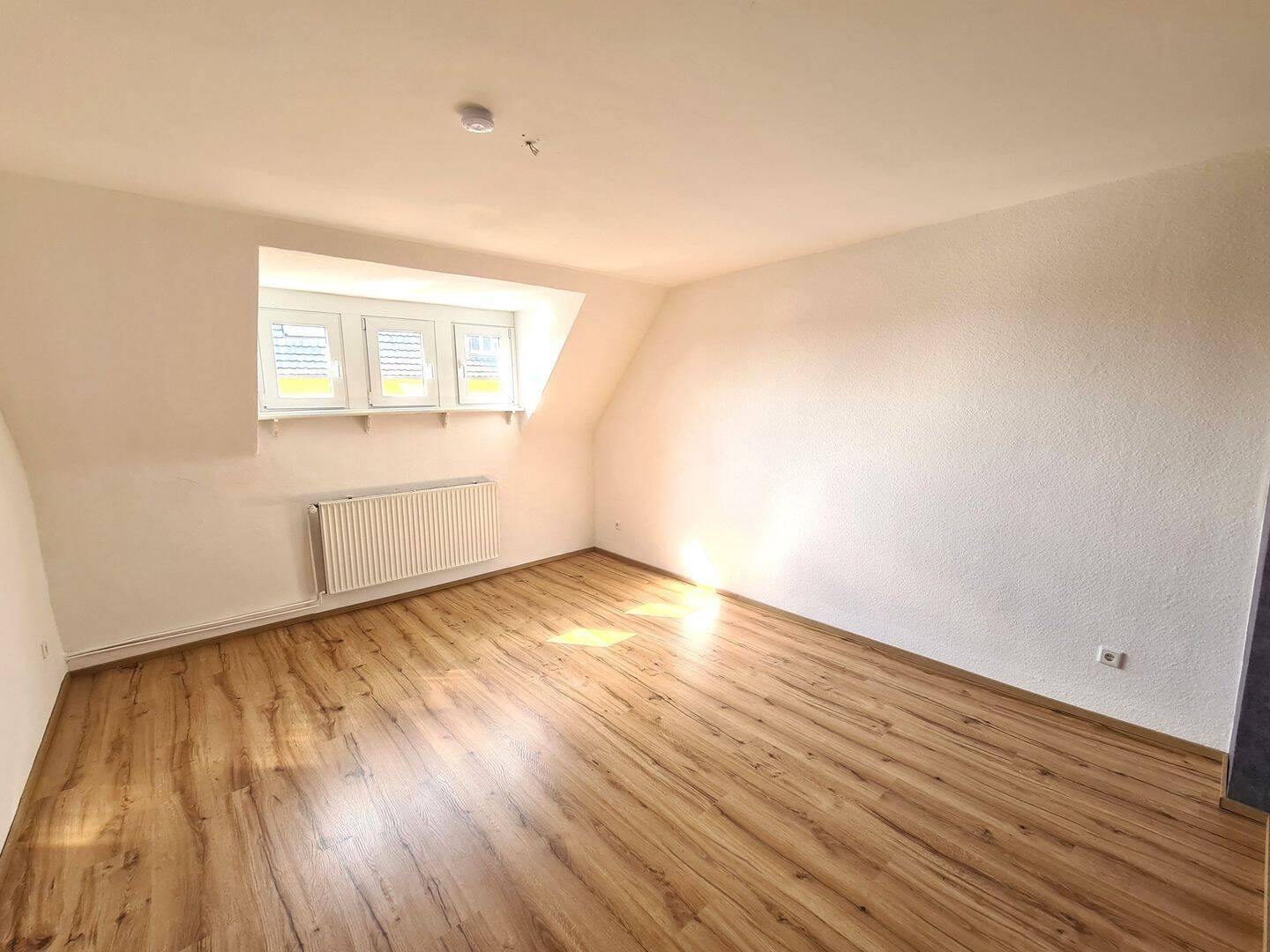 Immobilie in Ahlen - Provisionsfrei vom Eigentümer in der Innenstadt, eine sehr gepflegte 4-Zimmerwohnung im 2.OG eines 3-Familienhauses. - Bild 1