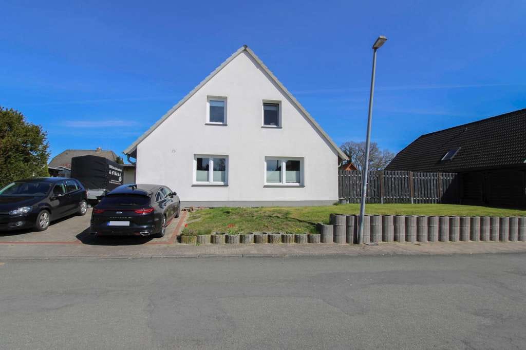 Immobilie in Dünsen - Stilvoll modernisiertes Einfamilienhaus mit viel Platz und Wohlfühlcharakter - Bild 0