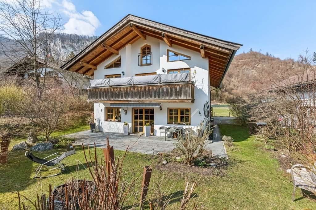 Immobilie in Kiefersfelden - Gepflegte ETW mit "Kaiserblick" und großem
Garten in ansprechendem Zweifamilienhaus - Bild 0
