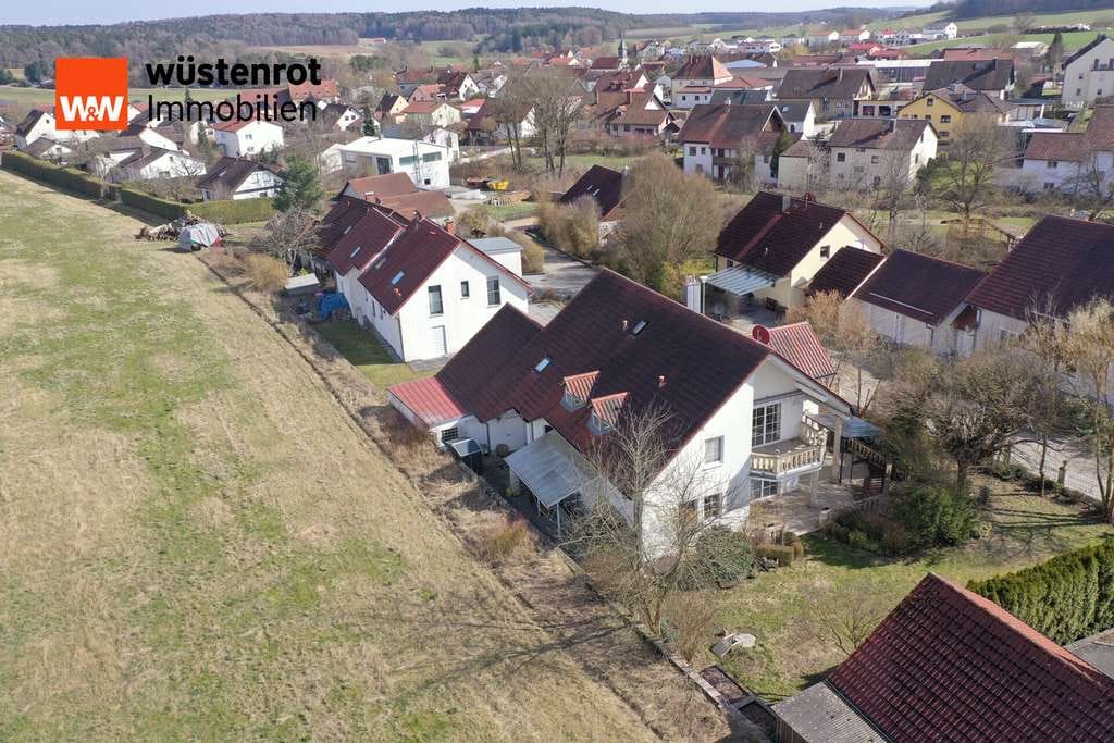 Immobilie in Brunn - Großzügiges EFH in ruhiger Lage in Brunn/Laaber – auch für 2 Generationen, sofort bezugsfrei - Bild 4