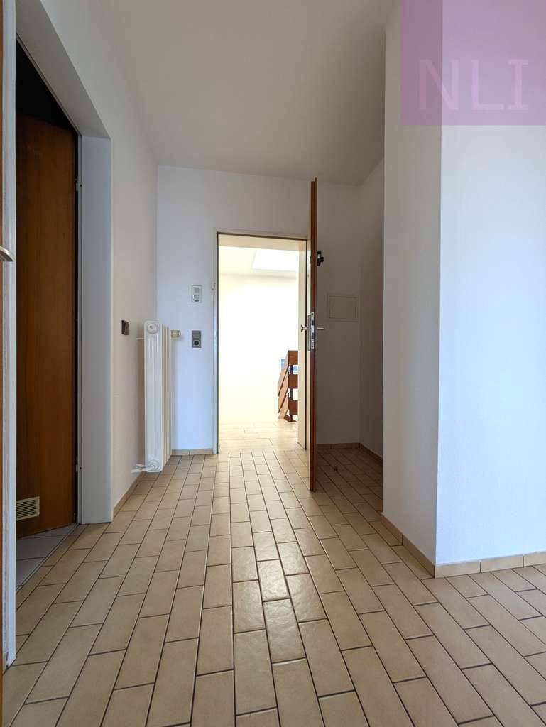 Immobilie in Frechen - Sehr helle 4-Zimmer-Wohnung mit Domblick – Viel Gestaltungspotenzial möglich - Bild 3