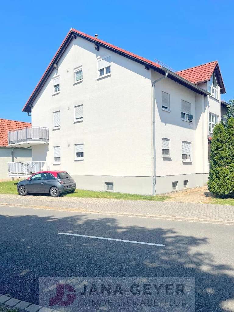 Immobilie in Schönwölkau - NAHE KROSTITZ * RUHIGE WOHNANLAGE IN MOCHERWITZ * APARTMENT mit 2 WOHNRÄUMEN und GROSSEM BALKON *... - Bild 1