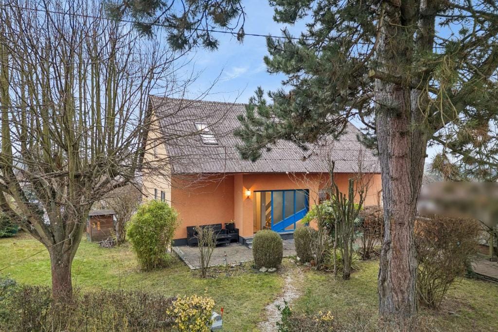 Immobilie in Horhausen - Großzügiges Wohnhaus mit - Garten - Garage und traumhaftem Ausblick! - Bild 0