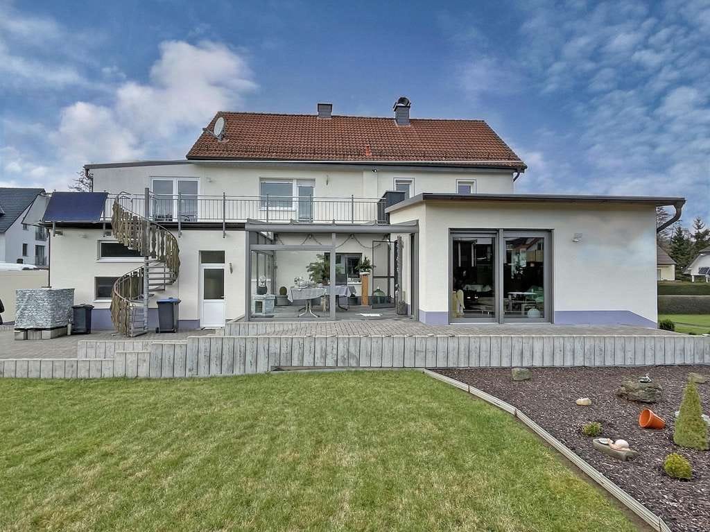 Immobilie in Hosenfeld - EINZIEHEN UND WOHLFÜHLEN – Schmuckes Ein-/Zweifamilienhaus mit großem Grundstück - Bild 3