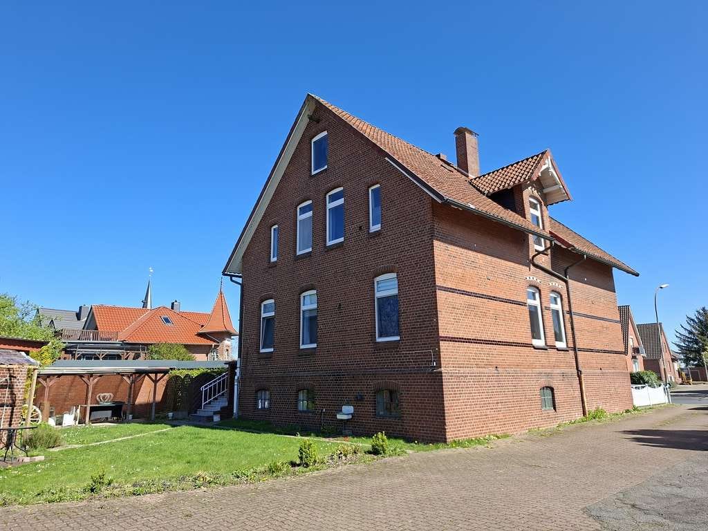Immobilie in Jork - Teilvermietetes Zweifamilienhaus mit Vollkeller, großem Grundstück und Garagen - Bild 2
