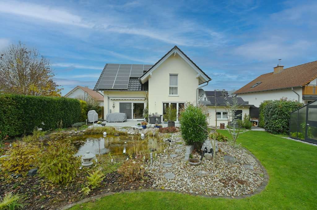 Immobilie in Hahnheim - Naturnahes Familienhaus mit ELW, gepflegtem  Garten mit Teichanlage u. Doppelgarage für Ihr Familien - Bild 3