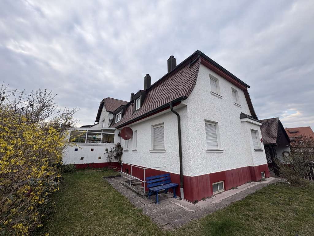 Immobilie in Feucht - Gemeinsam wohnen, getrennt leben: Doppelhaus mit zwei Einheiten und viel Platz - Bild 1