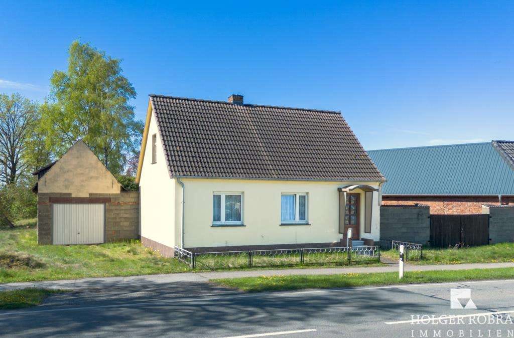 Immobilie in Salzwedel - Einfamilienhaus auf großem Grundstück - Bild 0