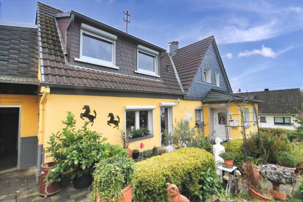 Immobilie in Kirchen (Sieg) - Reizvolles Eigenheim mit idyllischem Ambiente – Einfamilienhaus in Kirchen-Freusburg - Bild 3