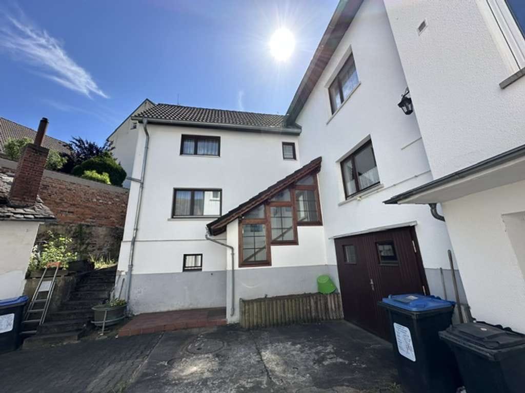 Immobilie in Wehrheim - Charmantes Einfamilienhaus im alten Ortskern von Pfaffenwiesbach - Bild 1
