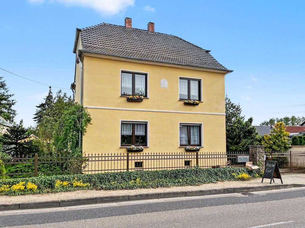 Immobilie in Uebigau-Wahrenbrück - Großzügiges Zweifamilienhaus mit viel Platz und großem Garten in Prestewitz - Bild 1