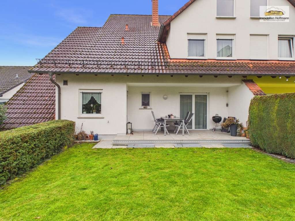 Immobilie in Geiselbach - Perfekt für Familien: DHH mit 4 Schlafzimmern, Doppelgarage & viel Platz - Bild 1