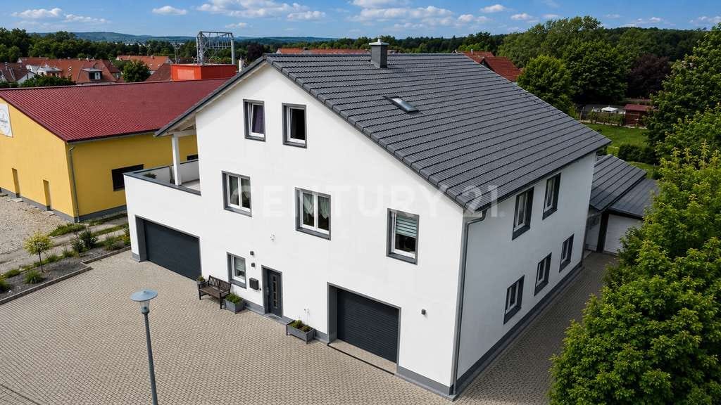 Immobilie in Brunn - Repräsentatives Einfamilienhaus mit integrierter Gewerbeeinheit und Gartenanlage mit Pool - Bild 1
