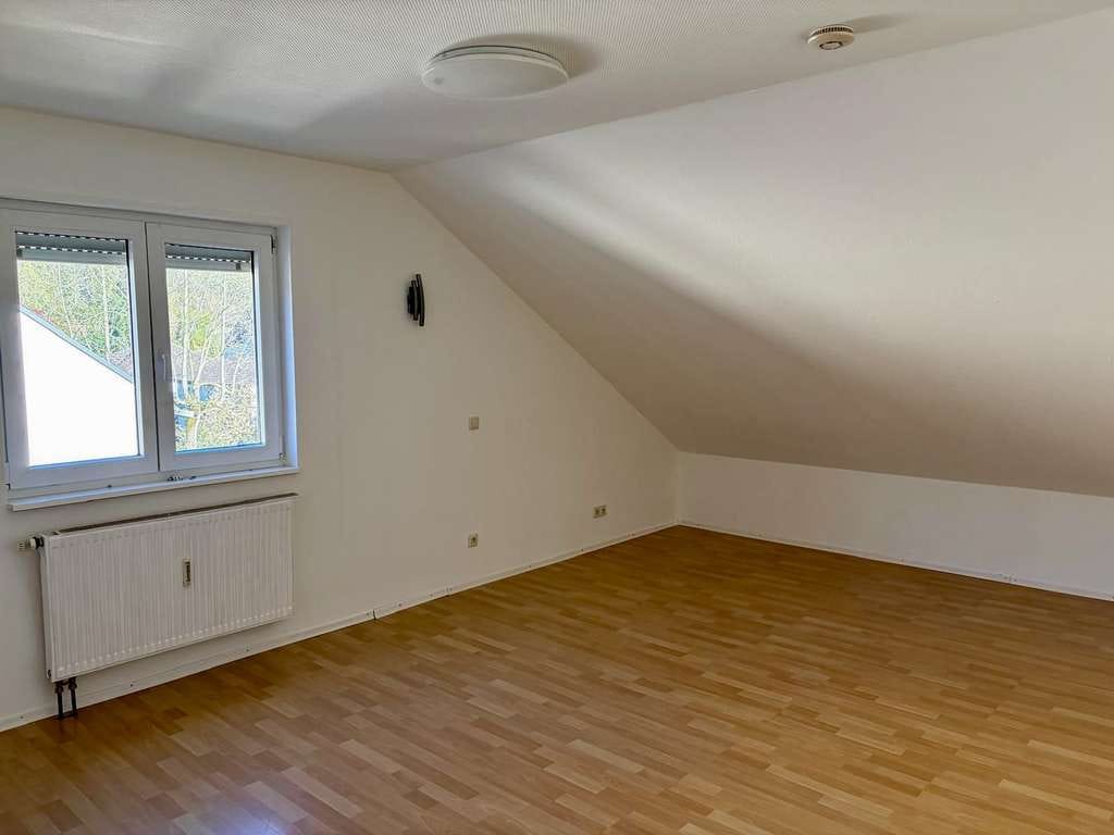 Immobilie in Laudenbach - 2 Wohnein. Laudenbach: DG 85 qm + Souterrain 50 qm - Bild 1