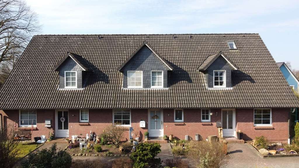 Immobilie in Brekendorf - Attraktives Reihenhaus-Ensemble in Brekendorf mit 2 REH und 1 RMH mit Vierer-Carport - Bild 0