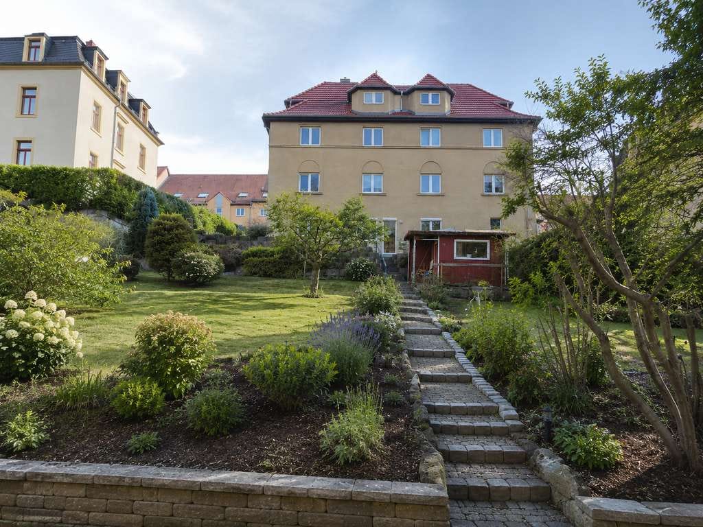 Immobilie in Bannewitz - Vollvermietetes Mehrfamilienhaus mit großem Gartengrundstück und stabilem Mietertrag - Bild 0
