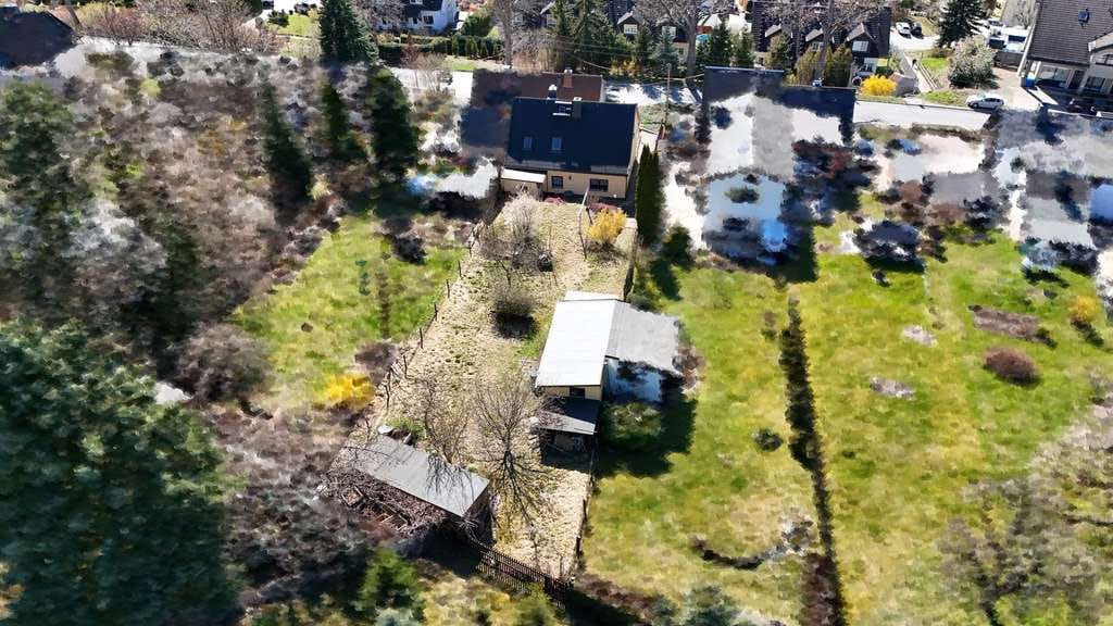 Immobilie in Lauter-Bernsbach - Zwei Häuser zum Preis von einem? Interessante Immobilie mit schönem Grundstück in Lauter-Bernsbach - Bild 2