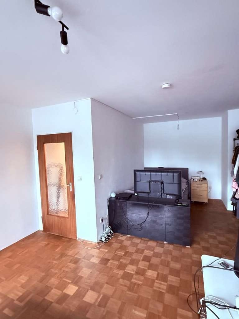 Immobilie in Eichenau - WEIGERT: Ansprechende 1-Zimmer-Wohnung mit großer Dachterrasse & Kellerabteil in Eichenau - Bild 2