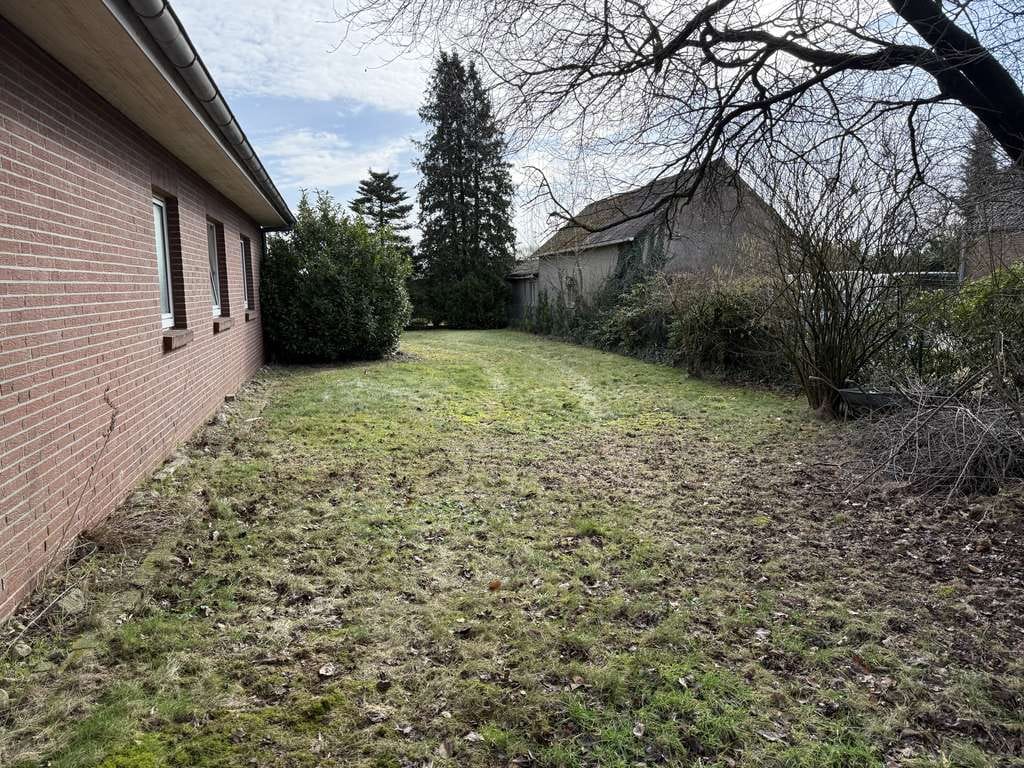 Immobilie in Zeven - Zweifamilien- / Mehrgenerationshaus in ruhige Lage in Zeven -     Garagen - 1566m² Südost-Grundstück - Bild 4