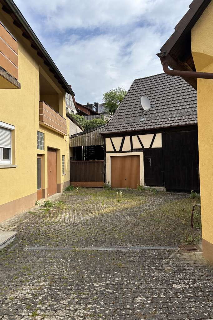 Immobilie in Schonungen - Marktsteinach - Einfamilienhaus mit Nebengebäuden - Bild 2